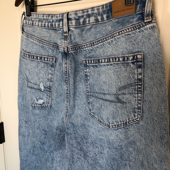 American Eagle Mom Straight Jeans. High Waisted. Loose Fit. Size 12 - Picture 4 of 12